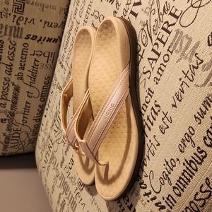 Vionic blush flip flop